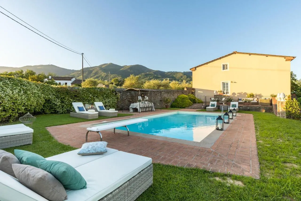 Villa Fattoria Camigliano, Luxury Farmhouse With Pool Inside A Wine Estate Capannori